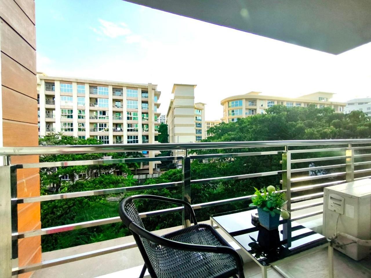 The Urban City Center By Fantasea Beach Pattaya Exterior foto